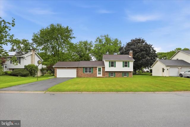 3137 WOODRIDGE DR, Landisville, PA 17538