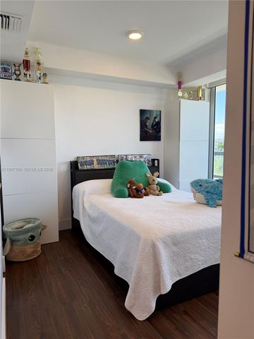 9261 E Bay Harbor Dr 607, Bay Harbor Islands, FL 33154