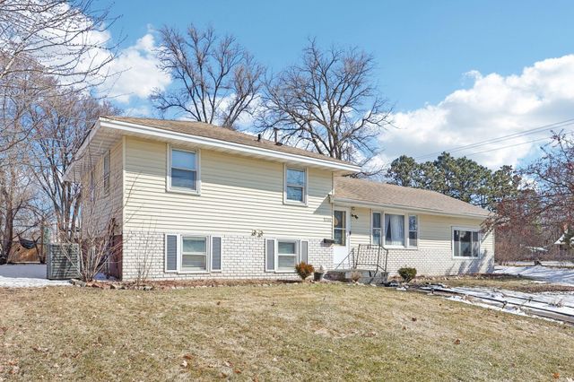 7700 Sierra Parkway, Brooklyn Park, MN 55444