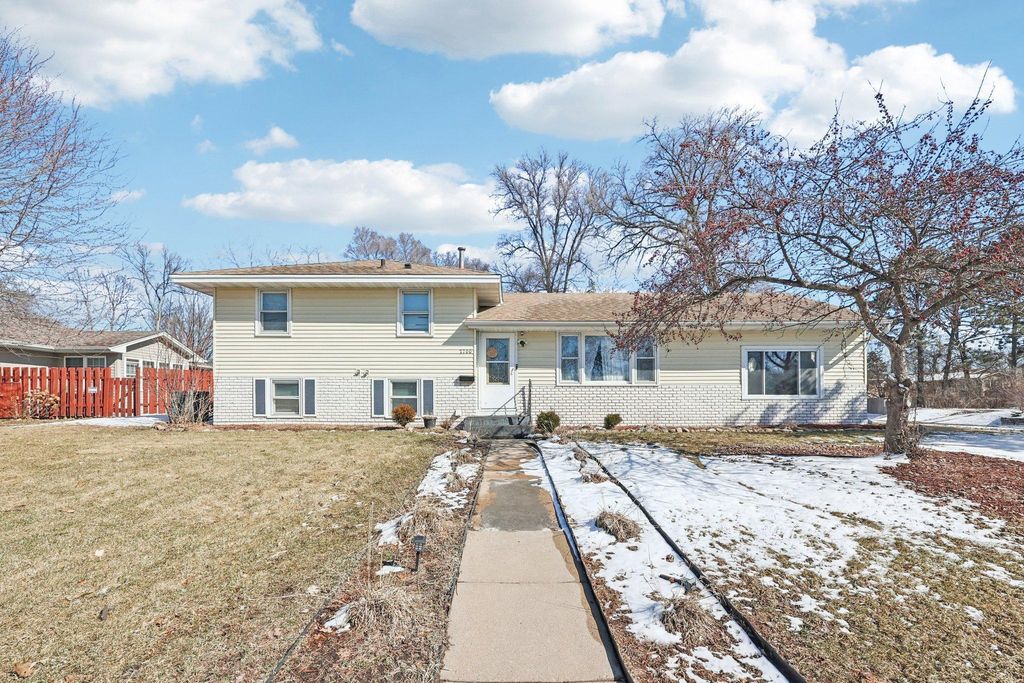 7700 Sierra Parkway, Brooklyn Park, MN 55444