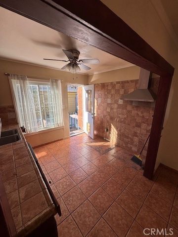 15905 S Menlo, Gardena, CA 90247