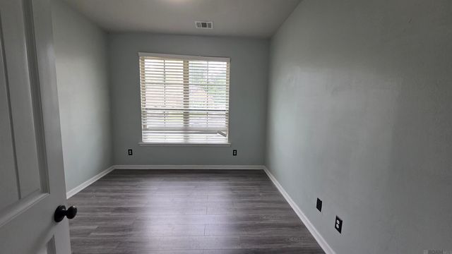 583 Fall River Dr, Baton Rouge, LA 70815