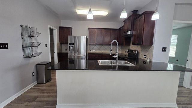 583 Fall River Dr, Baton Rouge, LA 70815