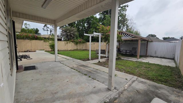 583 Fall River Dr, Baton Rouge, LA 70815