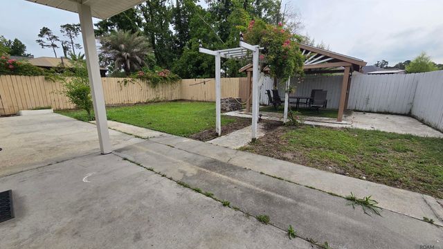 583 Fall River Dr, Baton Rouge, LA 70815