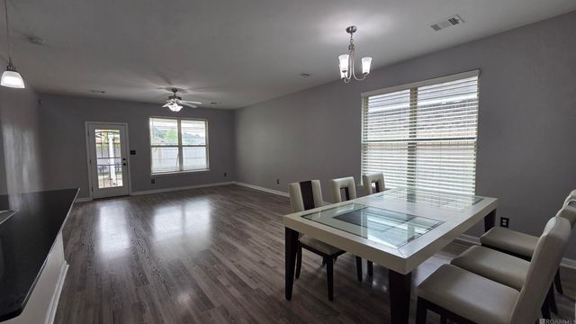 583 Fall River Dr, Baton Rouge, LA 70815