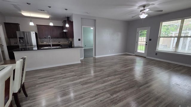583 Fall River Dr, Baton Rouge, LA 70815