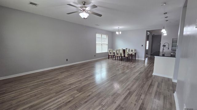 583 Fall River Dr, Baton Rouge, LA 70815