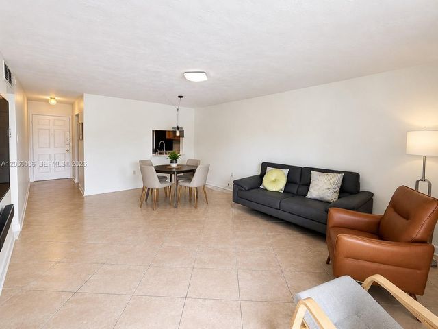 9651 SW 77th Avenue 206E, Miami, FL 33156