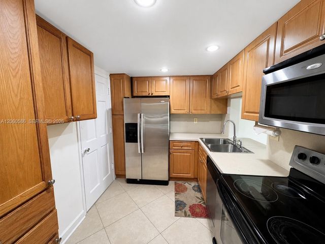 9651 SW 77th Avenue 206E, Miami, FL 33156