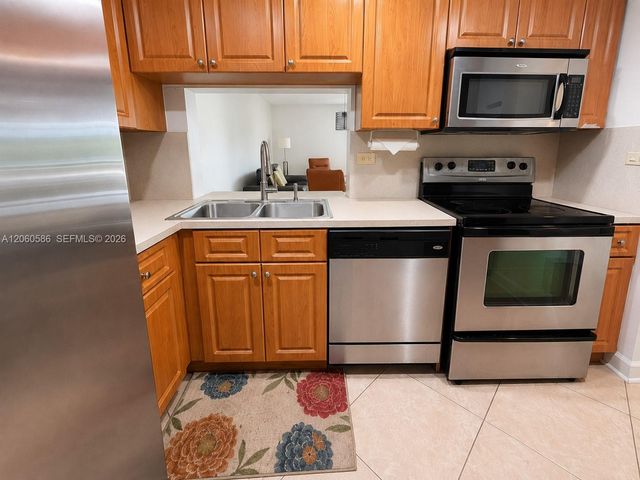 9651 SW 77th Avenue 206E, Miami, FL 33156
