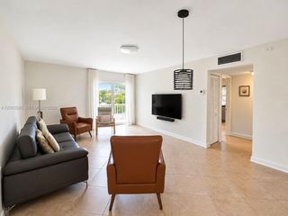 9651 SW 77th Avenue 206E, Miami, FL 33156