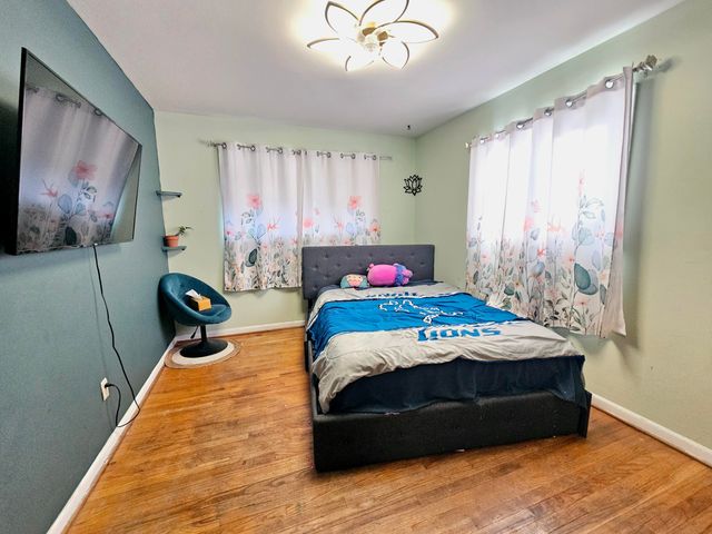 32330 Grandview Avenue, Westland, MI 48186