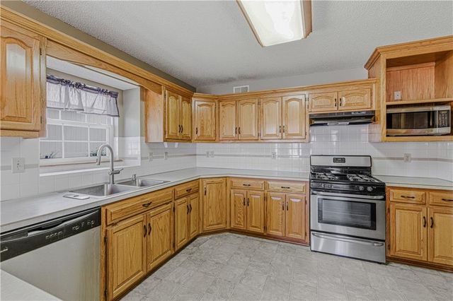 3320 HANTHORN Avenue, Independence, MO 64057