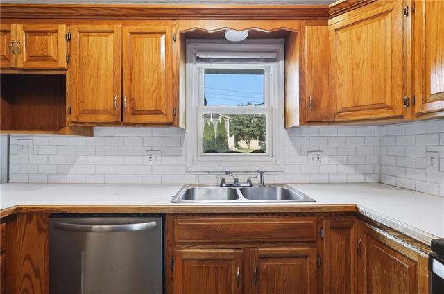 13211 Winchester Avenue, Grandview, MO 64030