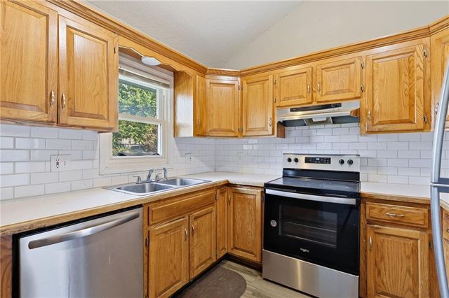 13211 Winchester Avenue, Grandview, MO 64030