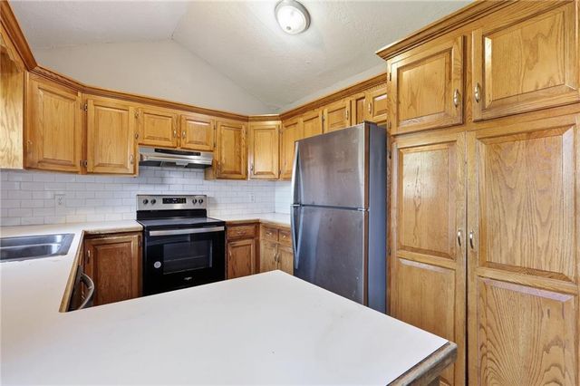 13211 Winchester Avenue, Grandview, MO 64030