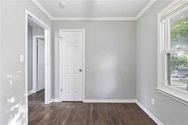13211 Winchester Avenue, Grandview, MO 64030