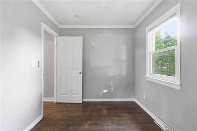 13211 Winchester Avenue, Grandview, MO 64030