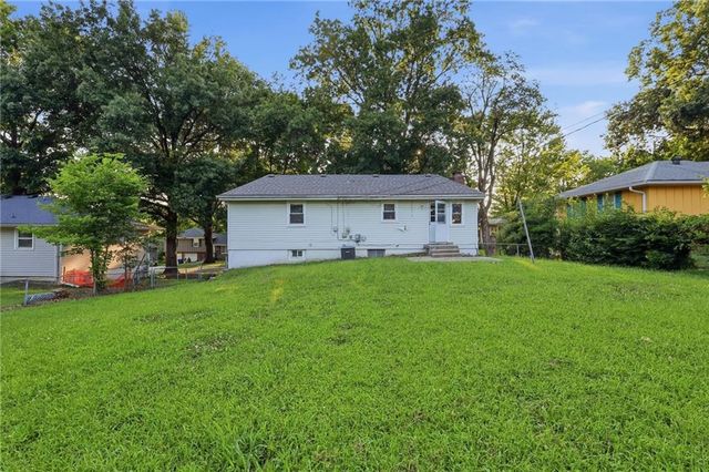 13211 Winchester Avenue, Grandview, MO 64030