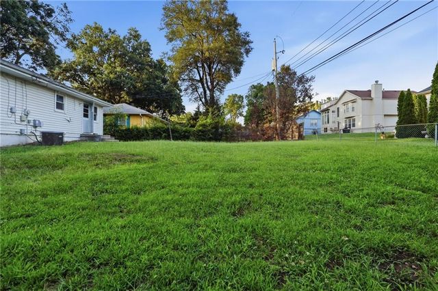 13211 Winchester Avenue, Grandview, MO 64030
