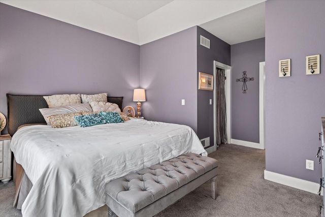 2165 Colonial Woods DRIVE, Oak Creek, WI 53154