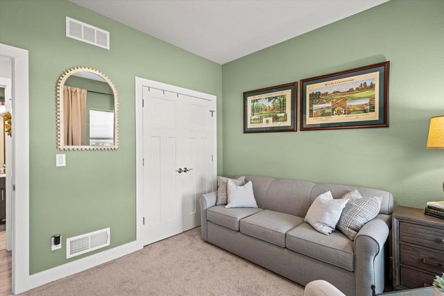2165 Colonial Woods DRIVE, Oak Creek, WI 53154