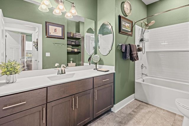 2165 Colonial Woods DRIVE, Oak Creek, WI 53154
