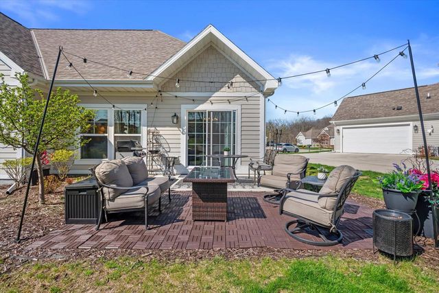 2165 Colonial Woods DRIVE, Oak Creek, WI 53154