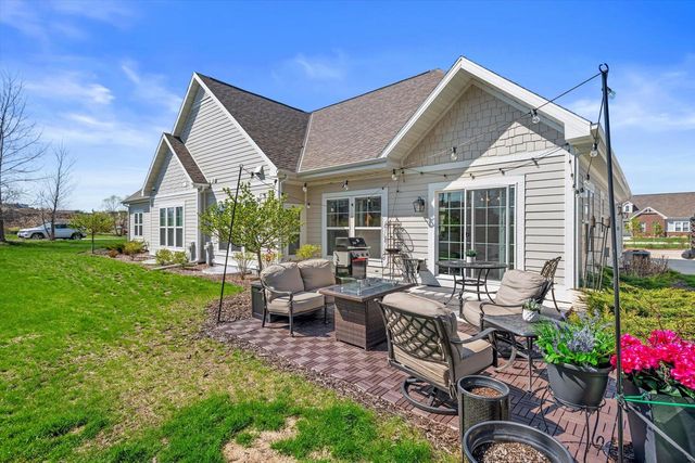 2165 Colonial Woods DRIVE, Oak Creek, WI 53154