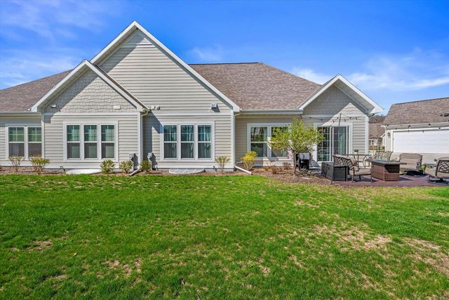 2165 Colonial Woods DRIVE, Oak Creek, WI 53154