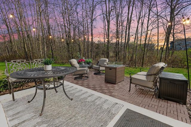2165 Colonial Woods DRIVE, Oak Creek, WI 53154