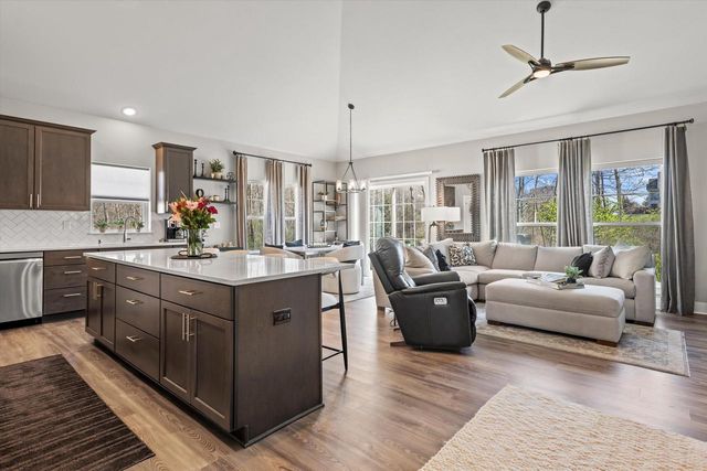 2165 Colonial Woods DRIVE, Oak Creek, WI 53154