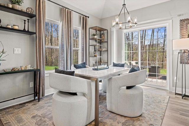2165 Colonial Woods DRIVE, Oak Creek, WI 53154