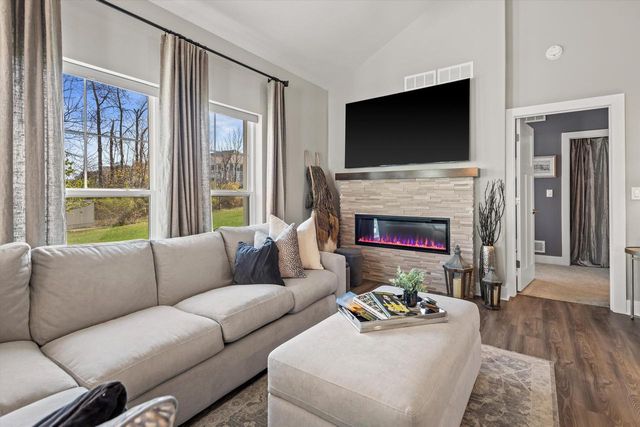 2165 Colonial Woods DRIVE, Oak Creek, WI 53154