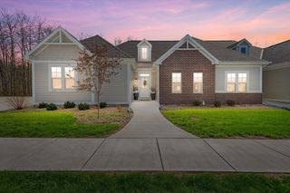 2165 Colonial Woods DRIVE, Oak Creek, WI 53154