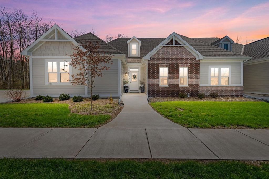 2165 Colonial Woods DRIVE, Oak Creek, WI 53154