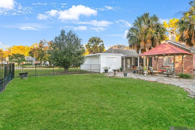 7622 Hickory Ridge Dr, Denham Springs, LA 70706