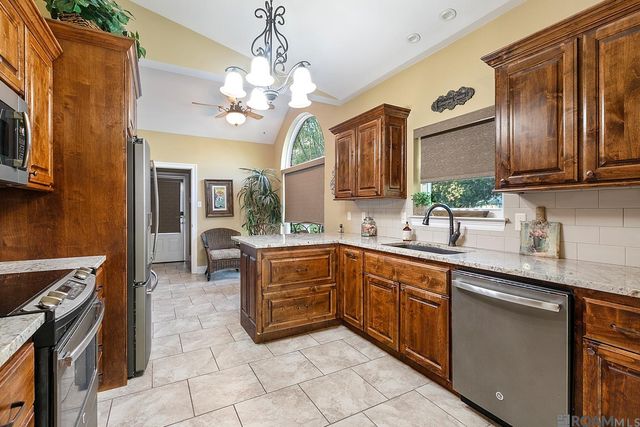 7622 Hickory Ridge Dr, Denham Springs, LA 70706