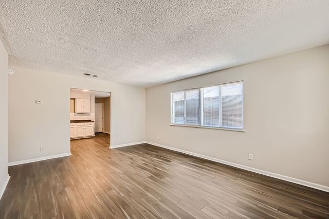 1018 S Murray Street, Mckinney, TX 75069