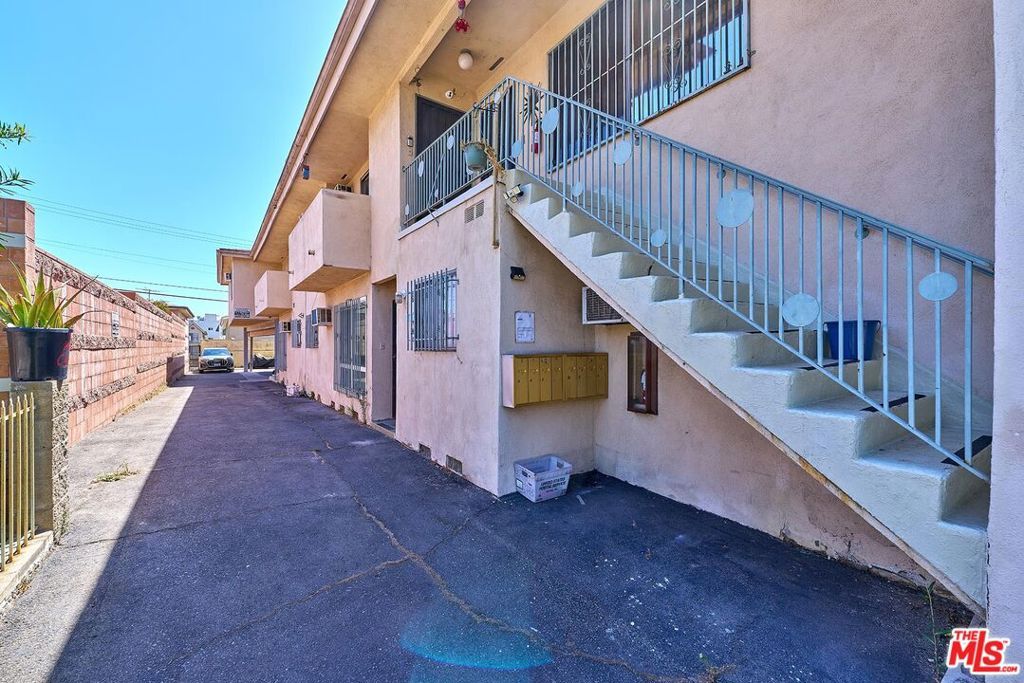 4934 Maplewood Avenue, Los Angeles, CA 90004 — photo 3