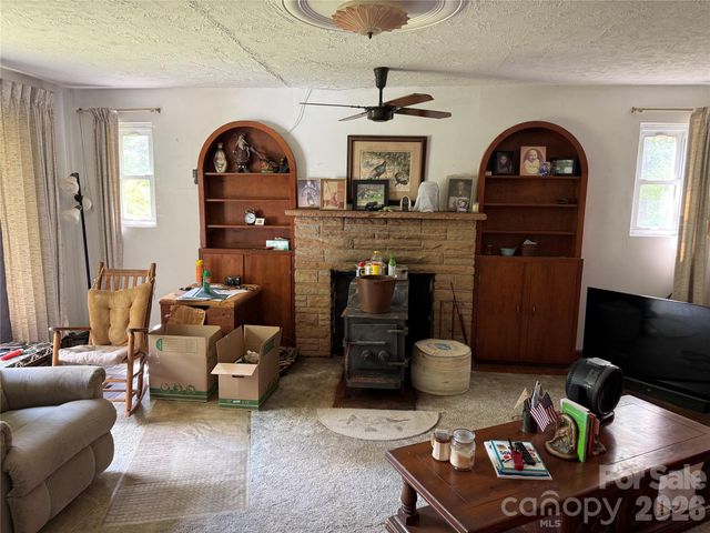 207 Ewbank Road, Etowah, NC 28729