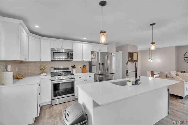 154 Garry Drive, West Seneca, NY 14224