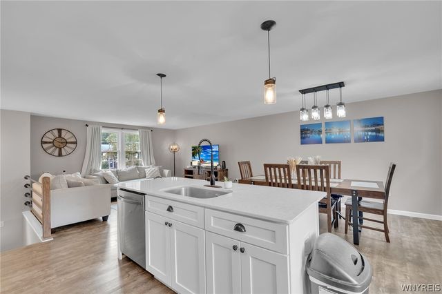 154 Garry Drive, West Seneca, NY 14224
