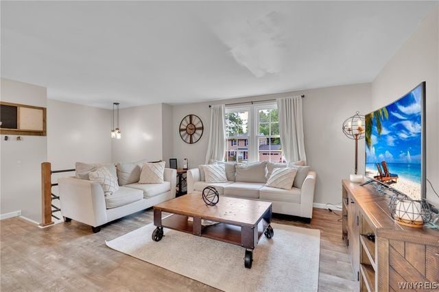154 Garry Drive, West Seneca, NY 14224
