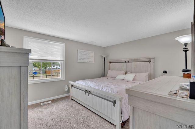 154 Garry Drive, West Seneca, NY 14224