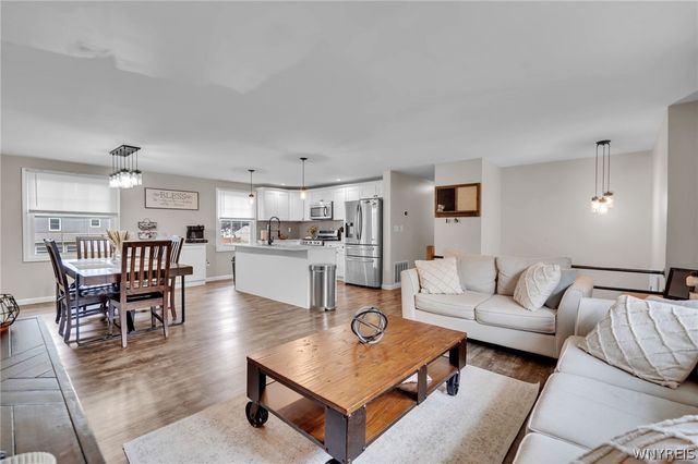 154 Garry Drive, West Seneca, NY 14224