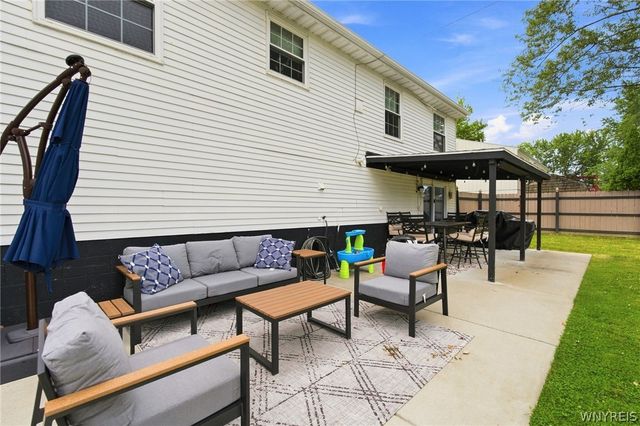 154 Garry Drive, West Seneca, NY 14224