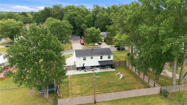 154 Garry Drive, West Seneca, NY 14224