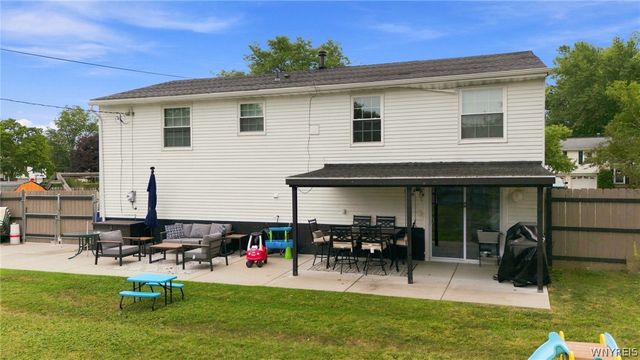 154 Garry Drive, West Seneca, NY 14224